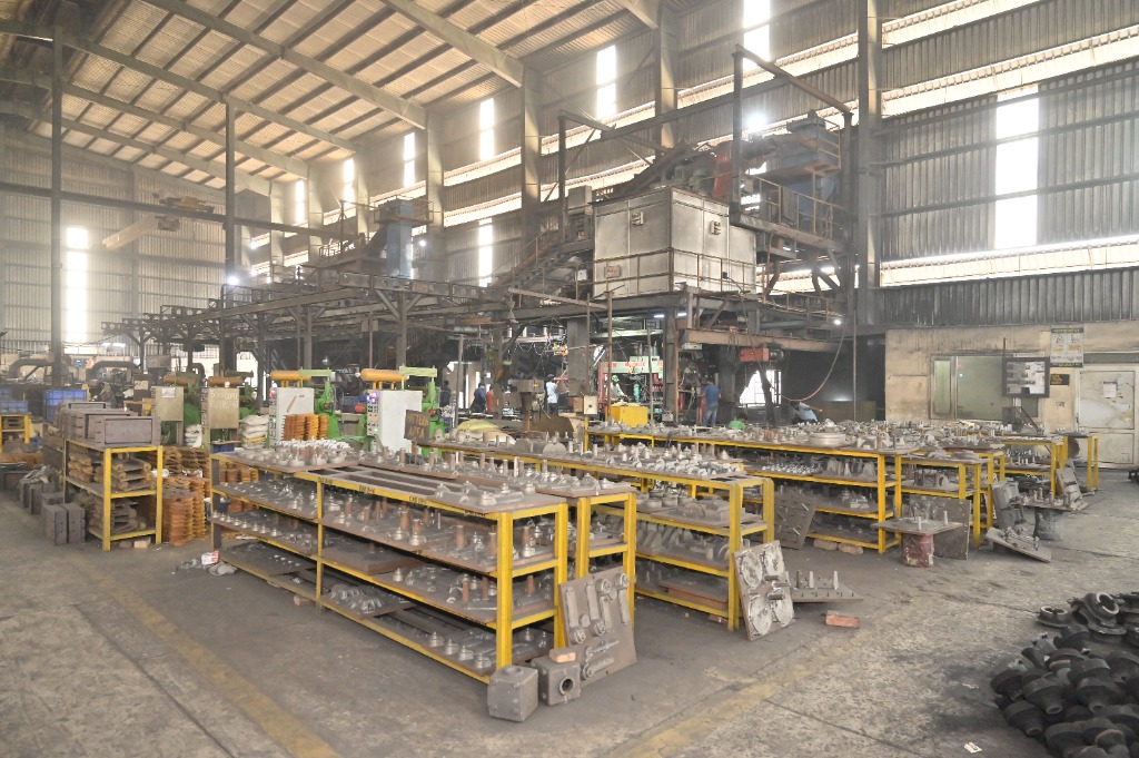 Storage facility housing modular moulding flasks and precision metal matchplate patterns